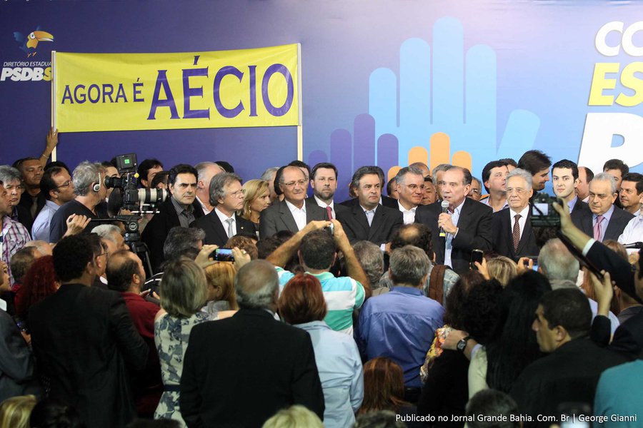 Aécio tenta estancar crise interna no PSDB Aécio tenta estancar crise interna no PSDB