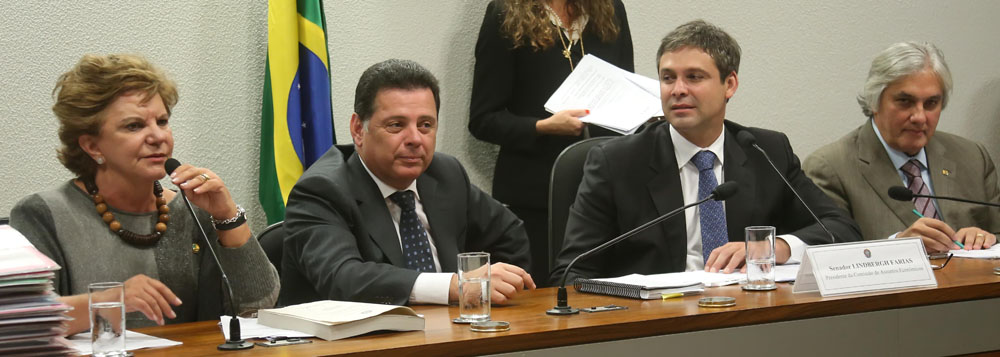 No Senado, Perillo volta a defender incentivos (Foto: Henrique Luiz) No Senado, Perillo volta a defender incentivos