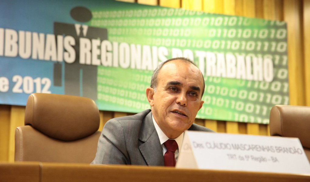 Senado aprova baiano Cláudio Brandão para o TST Senado aprova baiano Cláudio Brandão para o TST