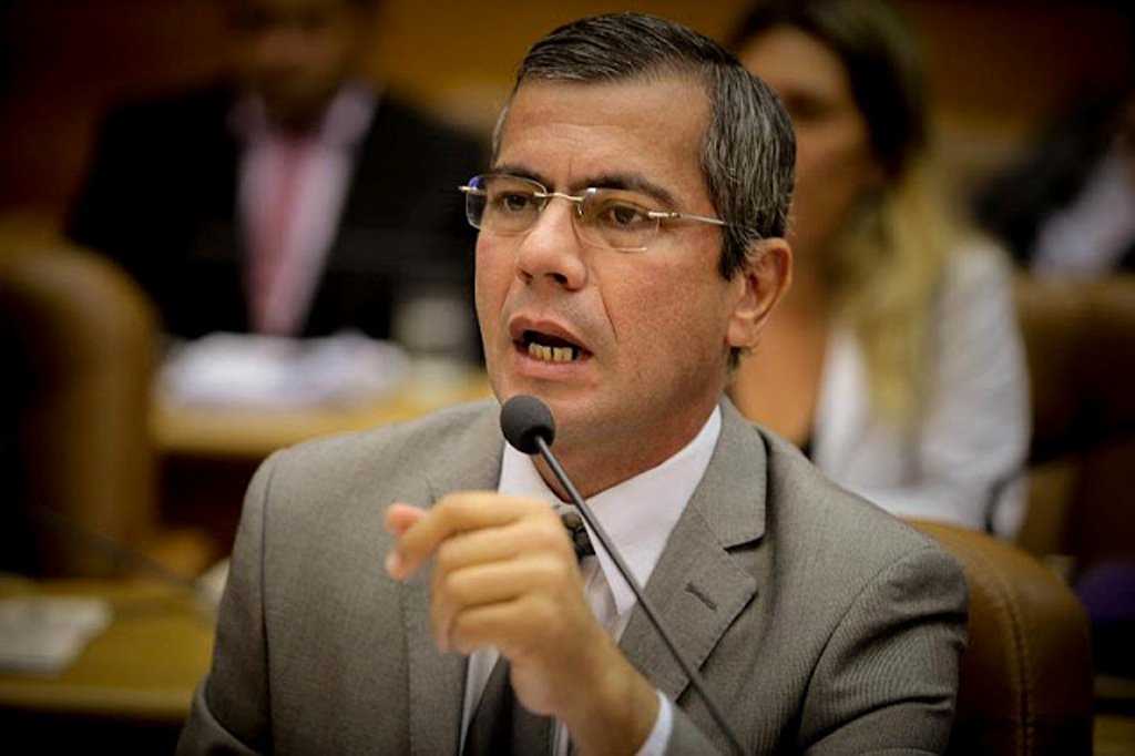 Iran aponta problemas no reajuste do piso dos professores de Aracaju Iran aponta problemas no reajuste do piso dos professores de Aracaju