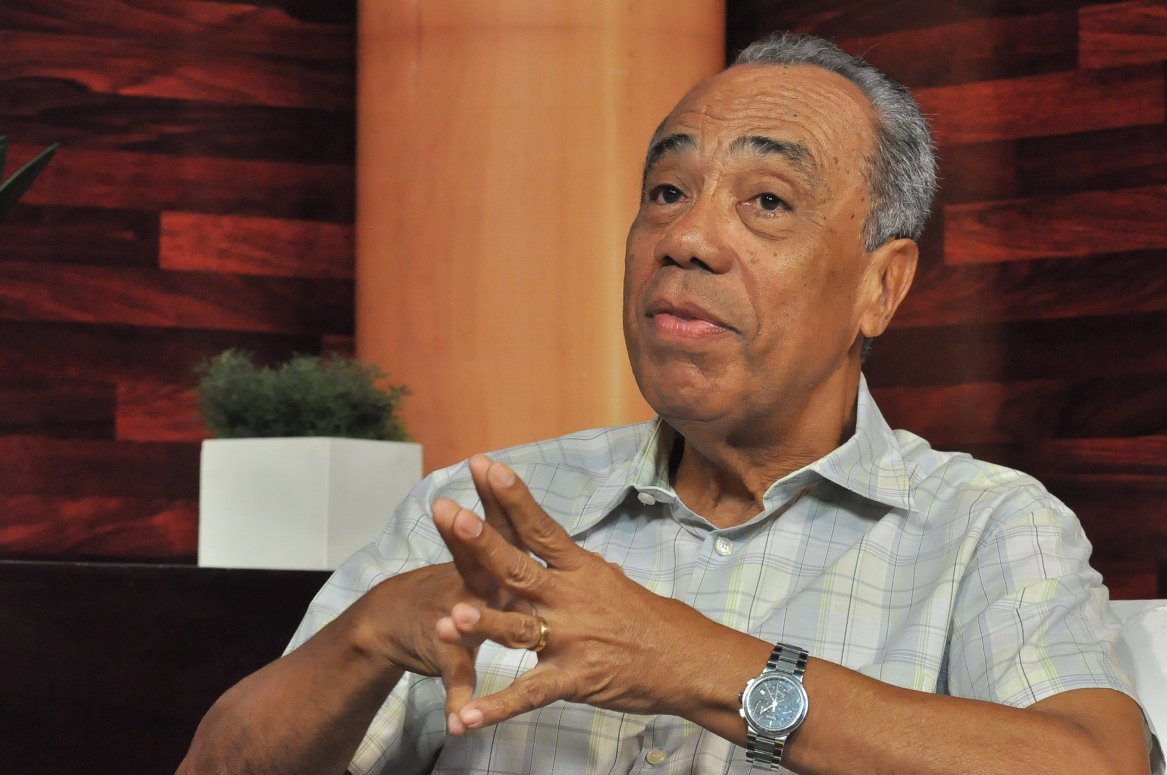 João dá aumento de 5% para servidores, menor que inflação de 2012 João dá aumento de 5% para servidores, menor que inflação de 2012