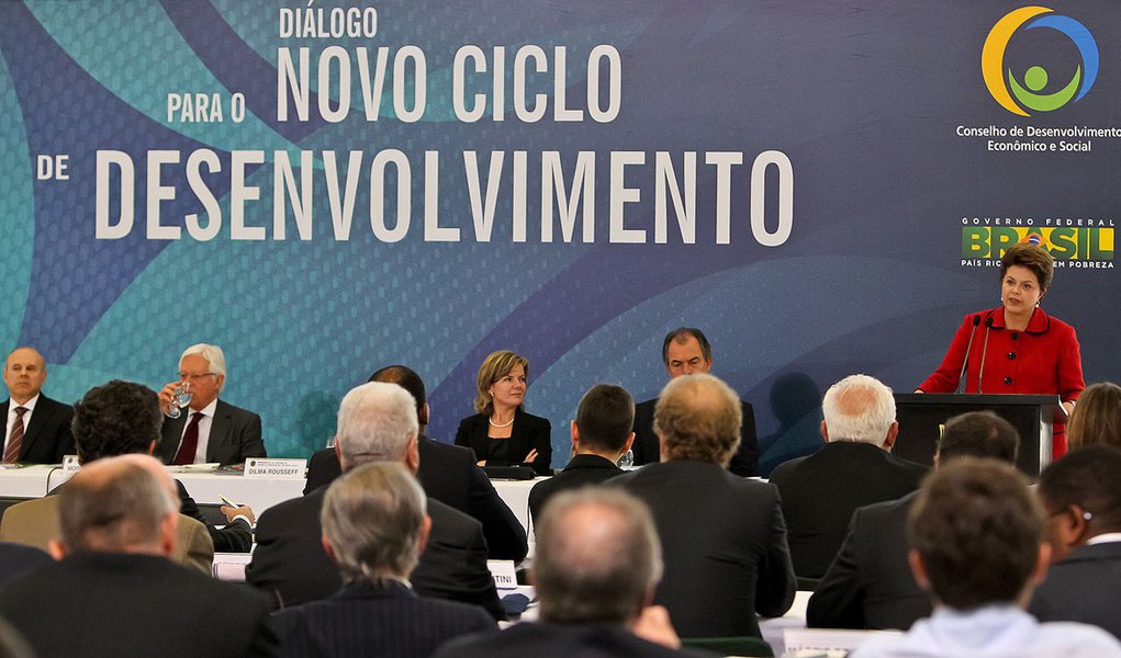 Governo mascara números de bolsas no exterior (Foto: Roberto Stuckert Filho) Governo mascara números de bolsas no exterior