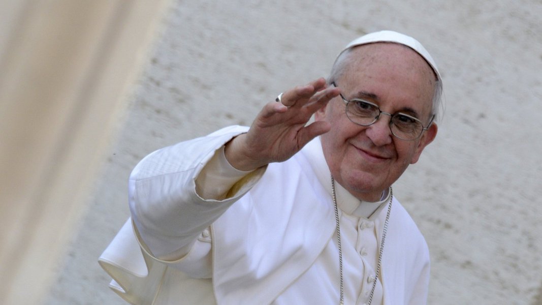 Papa prepara reforma constitucional no Vaticano Papa prepara reforma constitucional no Vaticano