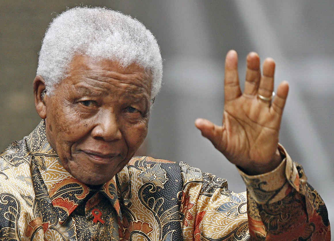 Mandela recebe alta e será tratado em casa Mandela recebe alta e será tratado em casa