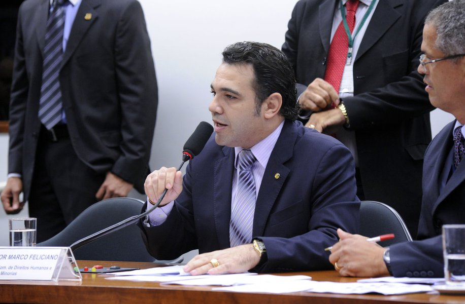 Pressionado, Feliciano desiste de ir a Bolívia Pressionado, Feliciano desiste de ir a Bolívia