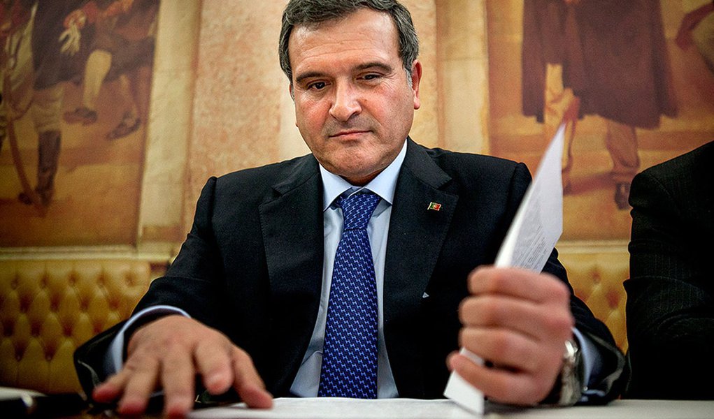 Braço-direito de Passos Coelho renuncia em Portugal (Foto: Nuno Ferreira Santos) Braço-direito de Passos Coelho renuncia em Portugal