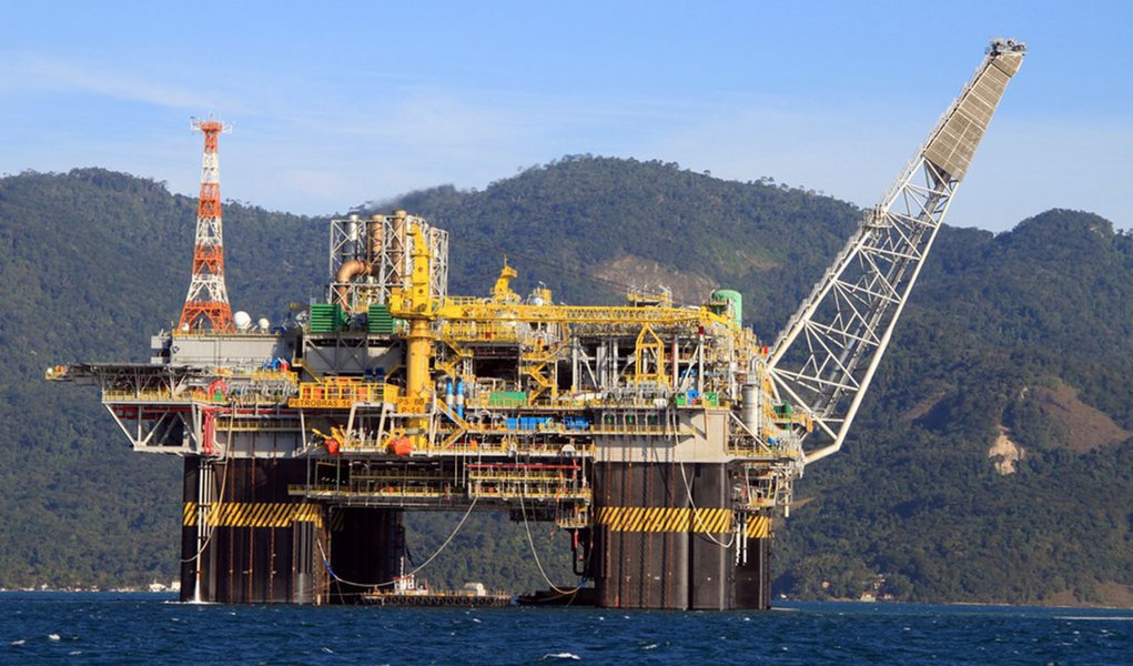 Empresas de 18 países querem explorar petróleo no Brasil Empresas de 18 países querem explorar petróleo no Brasil