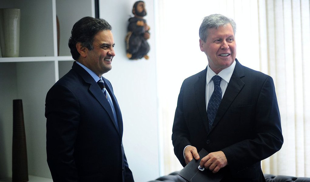 Pró-Zona Franca, Aécio garante Arthur no PSDB Pró-Zona Franca, Aécio garante Arthur no PSDB
