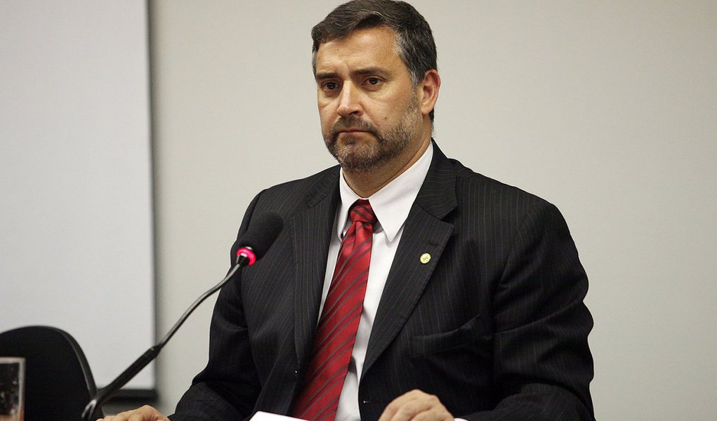 Deputado critica condenação judicial de blogs Deputado critica condenação judicial de blogs