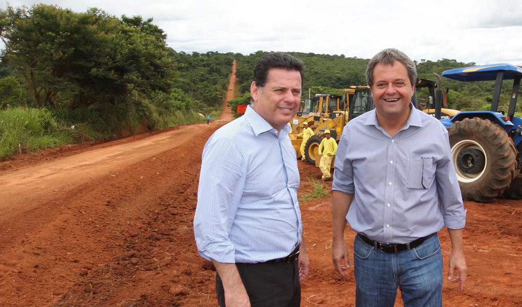 "Se depender de estradas, Marconi será reeleito" (Foto: Henrique Luiz) "Se depender de estradas, Marconi será reeleito"