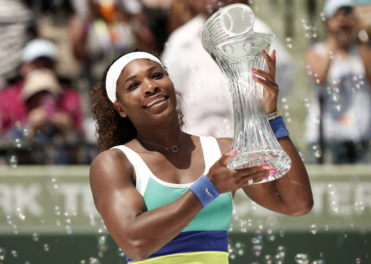 Serena bate Sharapova e leva 6º título em Miami (Foto: KEVIN LAMARQUE) Serena bate Sharapova e leva 6º título em Miami