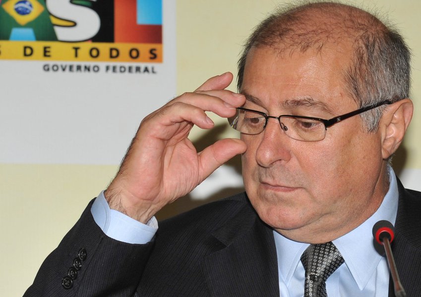 Bernardo recebe chumbo grosso da Carta Capital (Foto: VALTER CAMPANATO-ABR ) Bernardo recebe chumbo grosso da Carta Capital