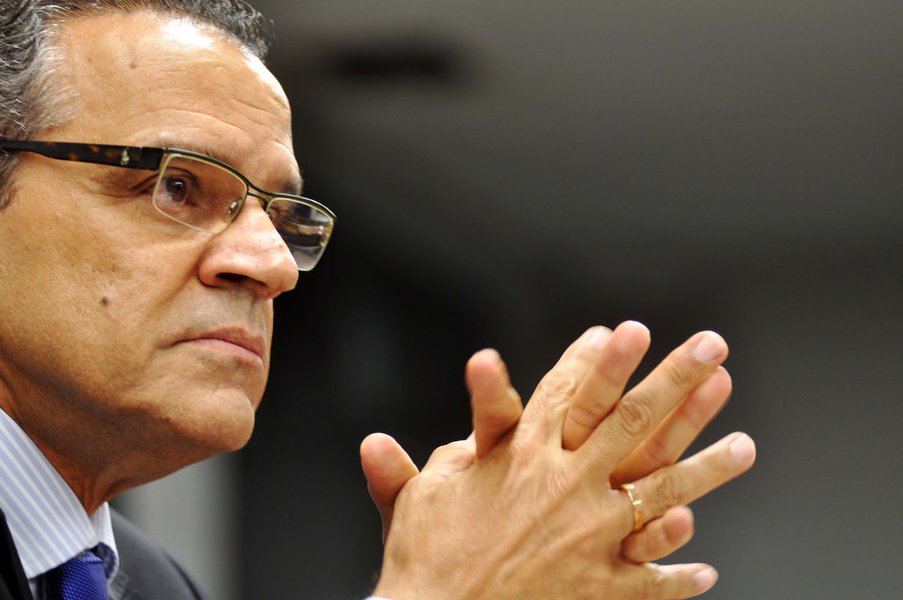 Eliane: cadê Henrique Alves para botar ordem na Casa? Eliane: cadê Henrique Alves para botar ordem na Casa?