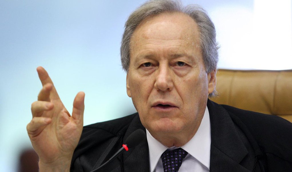 Lewandowski libera voto para acórdão do mensalão Lewandowski libera voto para acórdão do mensalão