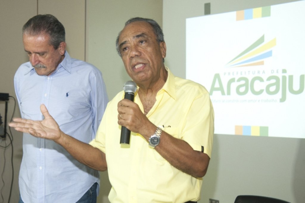 “Não encontrei solução para a saúde de Aracaju”, diz João “Não encontrei solução para a saúde de Aracaju”, diz João