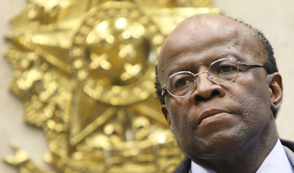 Barbosa rejeita mais pedidos por prazo no mensalão Barbosa rejeita mais pedidos por prazo no mensalão