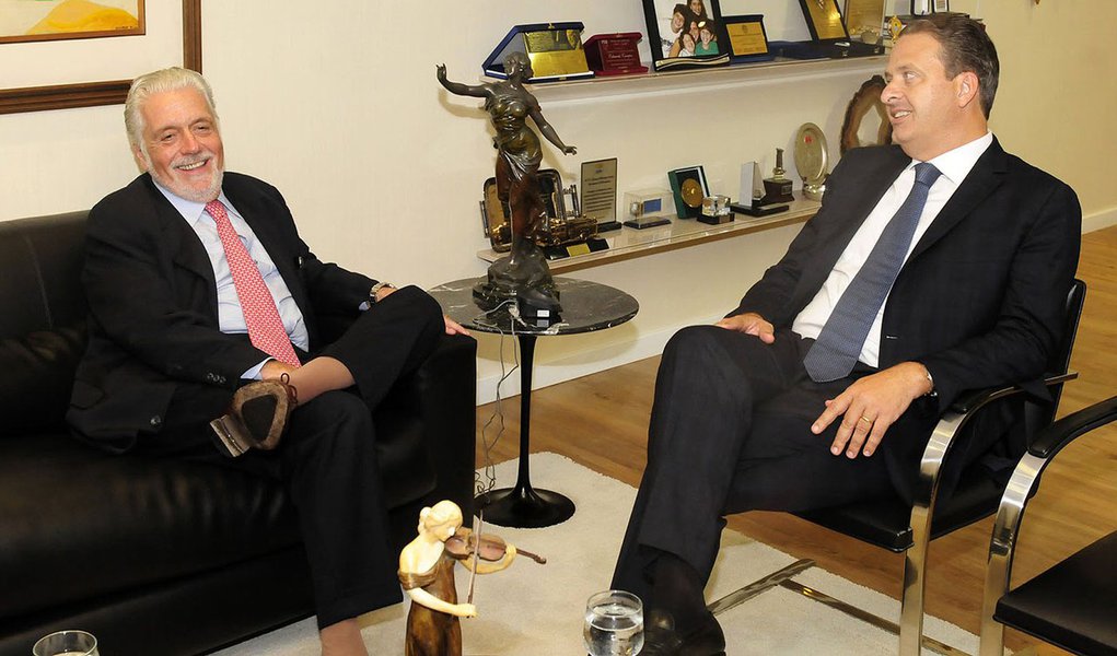 Wagner promete apoio em 2018 para persuadir Campos Wagner promete apoio em 2018 para persuadir Campos