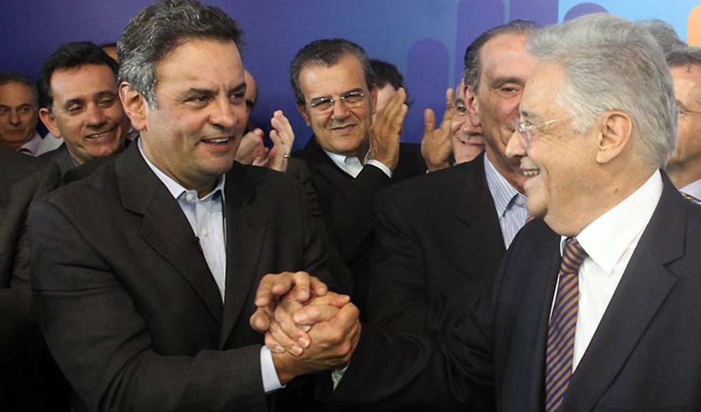 Tucanos já passam o ‘chapéu’ por Aécio Tucanos já passam o ‘chapéu’ por Aécio