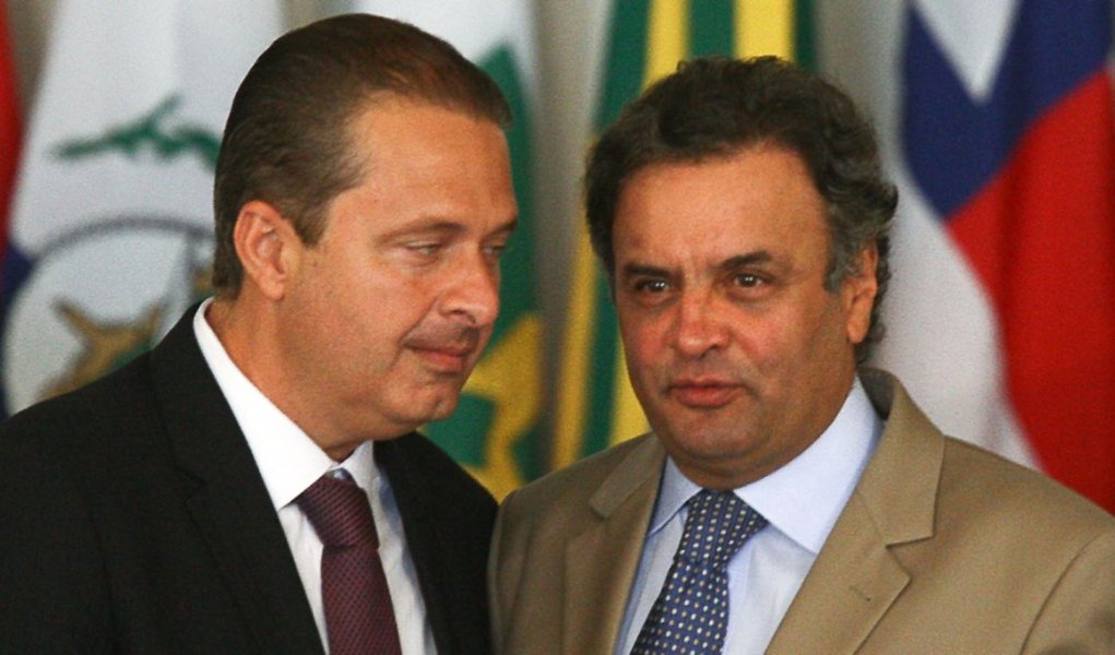 Folha: sem Serra, Aécio abre espaço para Campos Folha: sem Serra, Aécio abre espaço para Campos