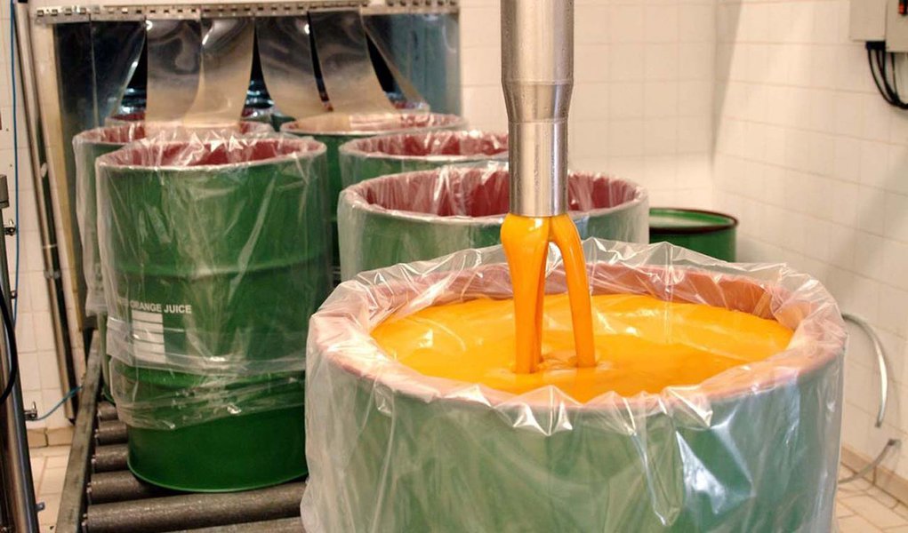 Justiça multa fabricantes de suco em R$ 400 milhões Justiça multa fabricantes de suco em R$ 400 milhões