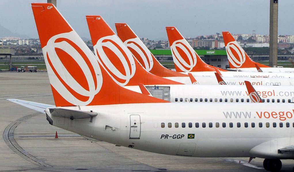 Gol teve prejuízo de R$ 1,5 bilhão em 2012 Gol teve prejuízo de R$ 1,5 bilhão em 2012