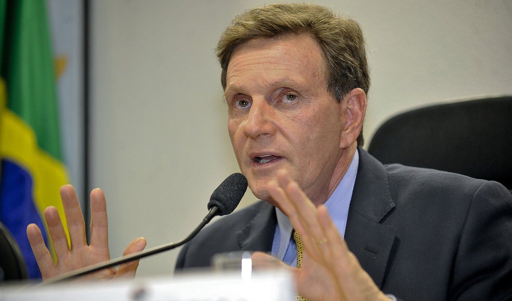 Crivella: Dilma apoia os pobres, que dão dízimos Crivella: Dilma apoia os pobres, que dão dízimos