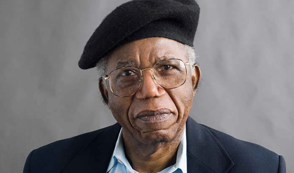Morre Chinua Achebe, avô da literatura africana Morre Chinua Achebe, avô da literatura africana