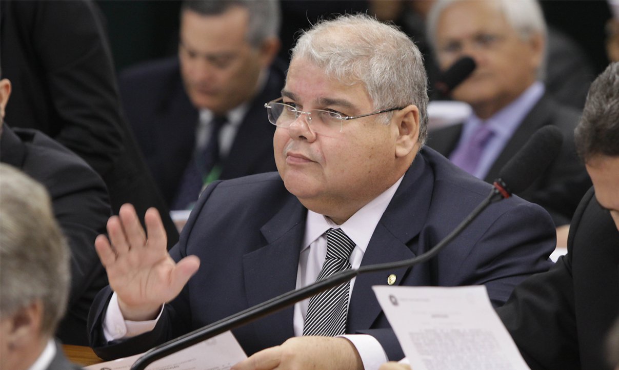 "O PMDB quer mostrar que ajuda a presidenta Dilma" "O PMDB quer mostrar que ajuda a presidenta Dilma"