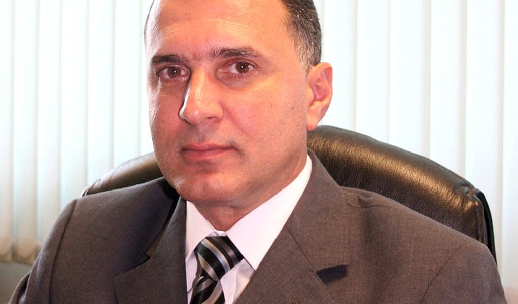 Desembargador tentou condecorar clã Cachoeira Desembargador tentou condecorar clã Cachoeira