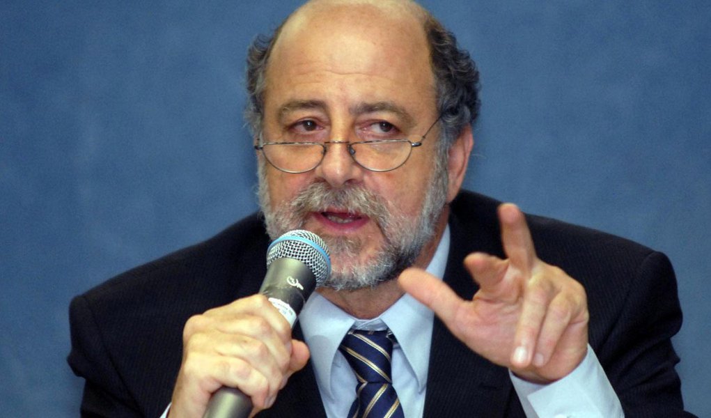 Carteira de crédito da Caixa cresce 43% até fevereiro Carteira de crédito da Caixa cresce 43% até fevereiro