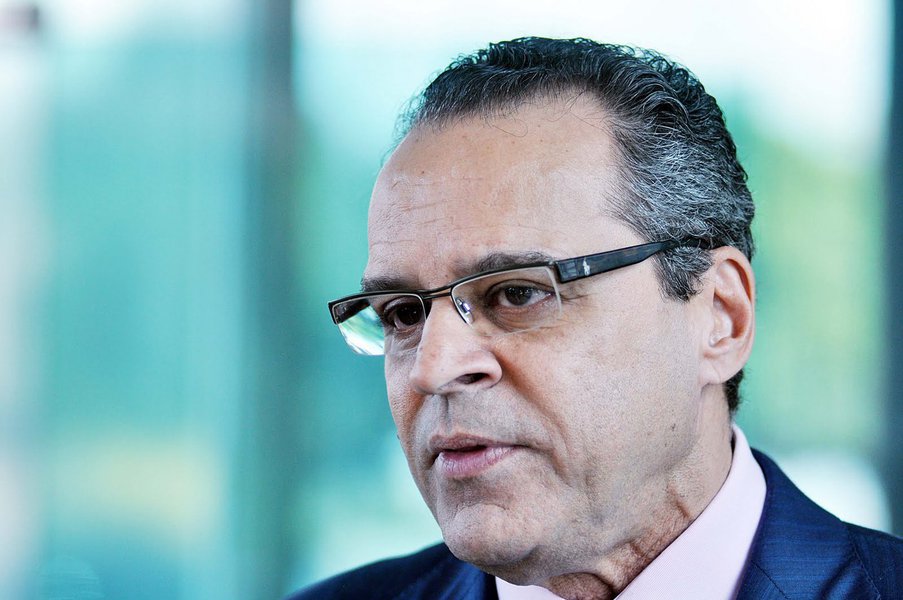 A ofensiva final de Henrique Alves A ofensiva final de Henrique Alves