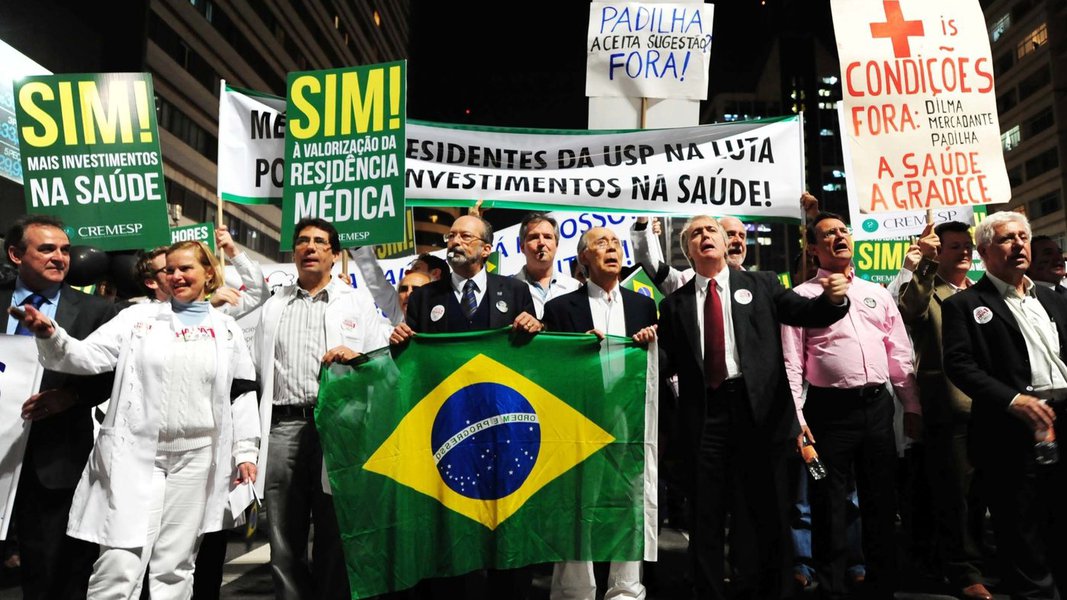 Médicos questionam na Justiça R$ 17 bi para Saúde Médicos questionam na Justiça R$ 17 bi para Saúde