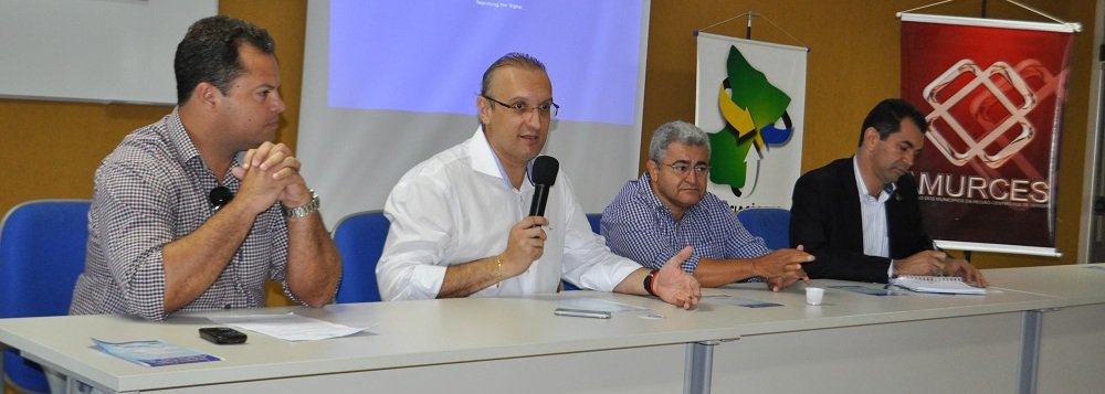 Prefeitos irão a Jackson por dívida de R$ 40 milhões da Saúde com municípios Prefeitos irão a Jackson por dívida de R$ 40 milhões da Saúde com municípios