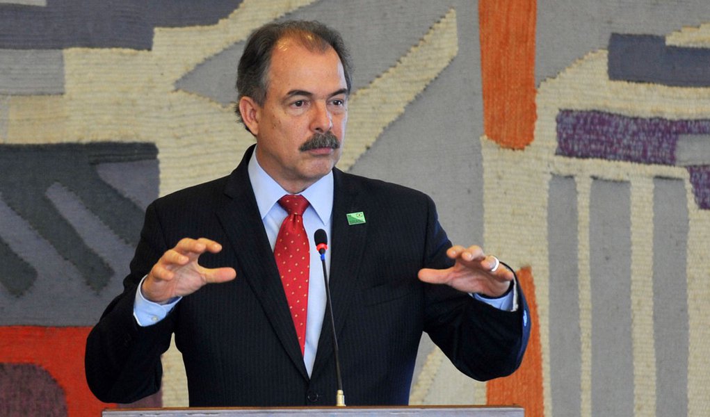 Mercadante diz ter tido diálogo positivo com universidades Mercadante diz ter tido diálogo positivo com universidades