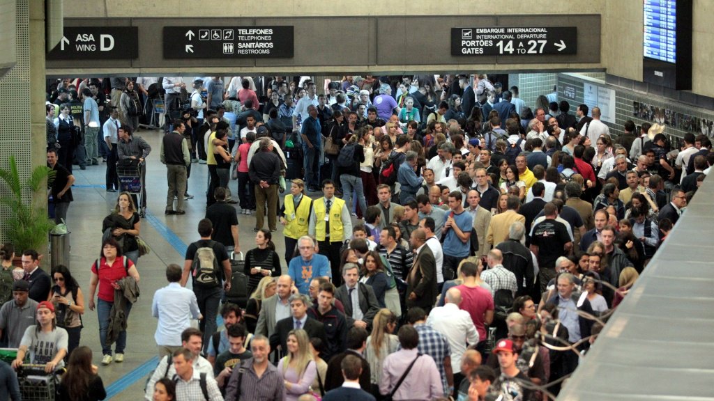 TST mantém greve de aeroportuários, mas com limites TST mantém greve de aeroportuários, mas com limites