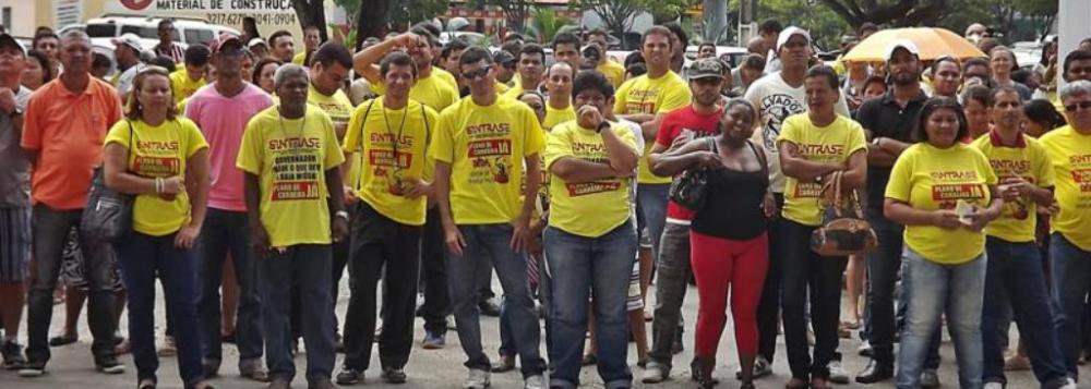 Servidores da administração protestam por plano de carreira Servidores da administração protestam por plano de carreira