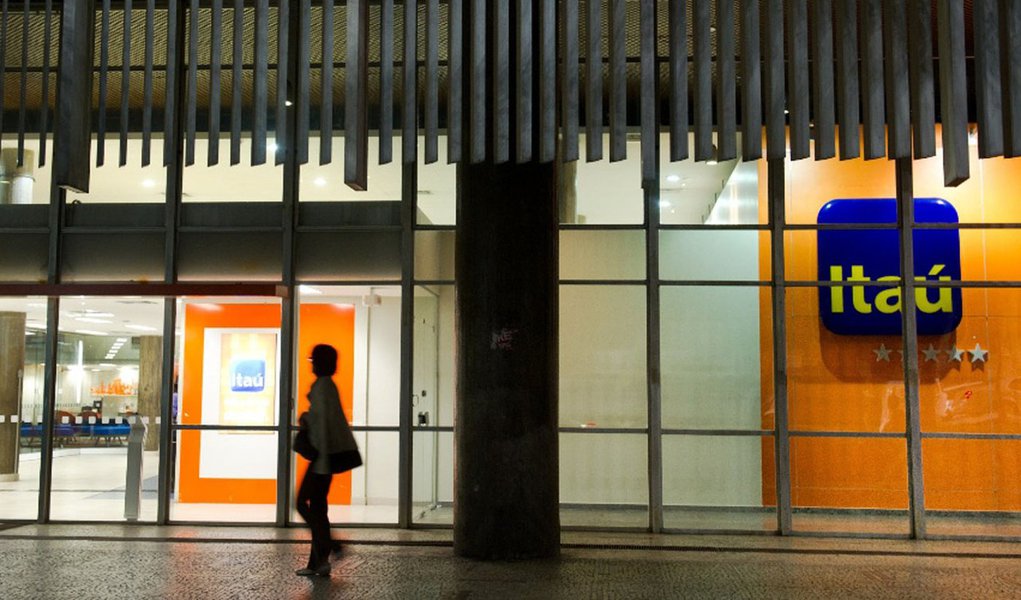 Itaú lucra mais, mas emprestará menos Itaú lucra mais, mas emprestará menos