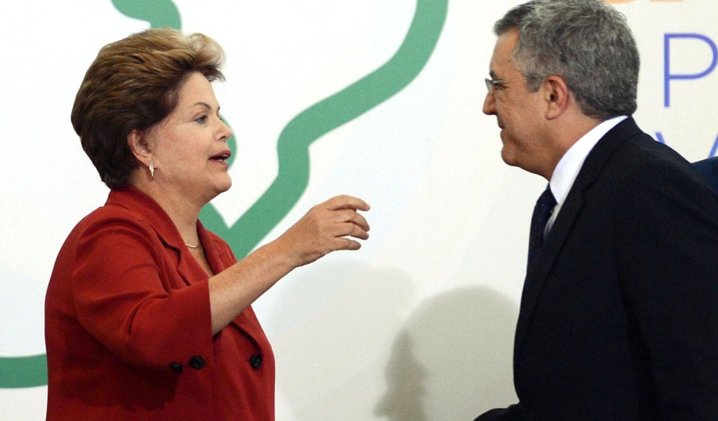 Sindicatos se unem contra Dilma e Padilha Sindicatos se unem contra Dilma e Padilha
