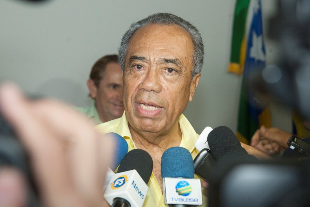 "João é o prefeito que Aracaju não merecia; é uma fraude" "João é o prefeito que Aracaju não merecia; é uma fraude"