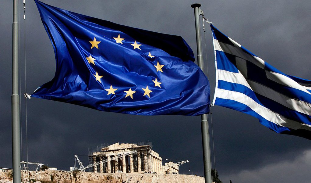 Zona do Euro aprova nova ajuda à Grécia Zona do Euro aprova nova ajuda à Grécia