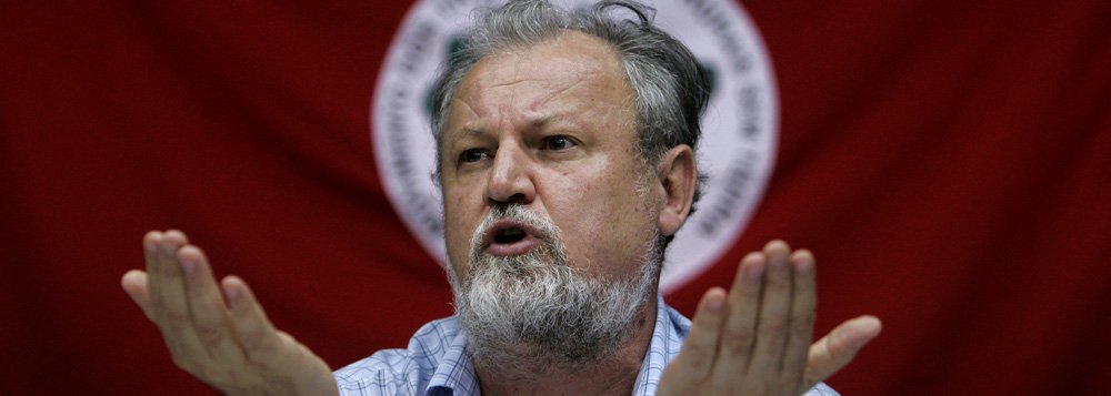 Stedile defende constituinte para reforma (Foto: MAURICIO LIMA) Stedile defende constituinte para reforma