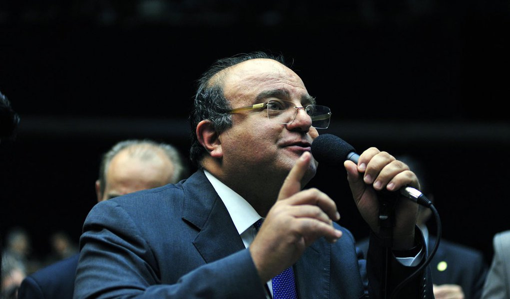 Vaccarezza: “Voto no PT, diferente de muitos críticos” (Foto: Zeca Ribeiro_) Vaccarezza: “Voto no PT, diferente de muitos críticos”