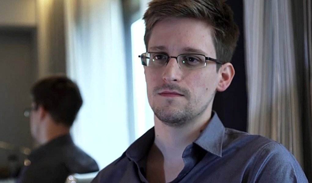 Snowden completa um mês no aeroporto de Moscou Snowden completa um mês no aeroporto de Moscou