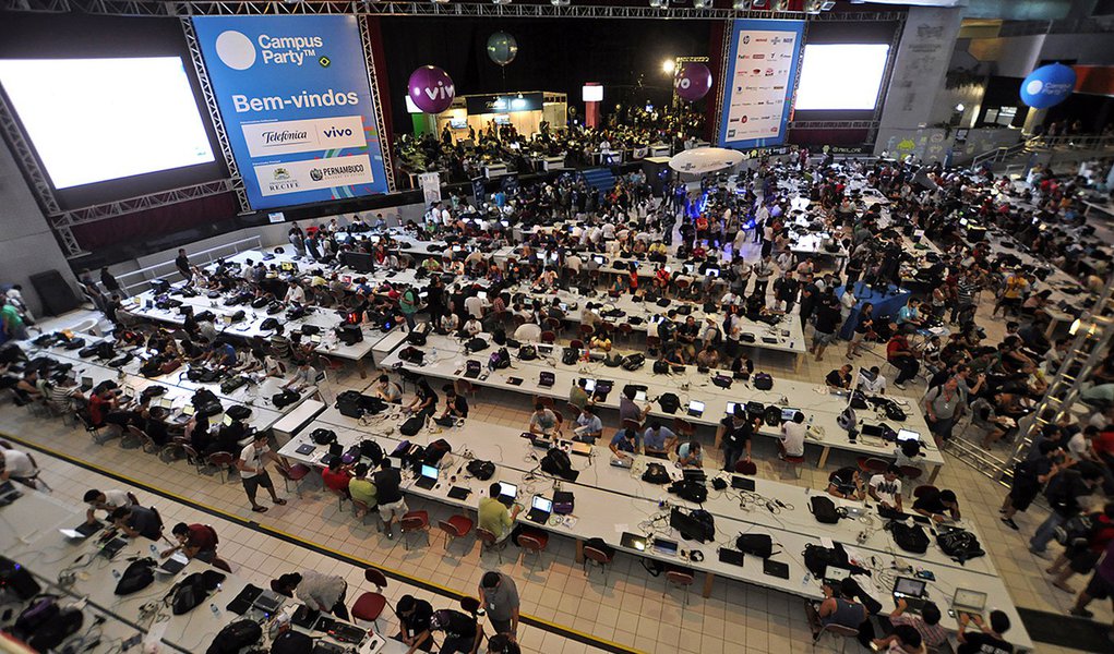 Todos os geeks plugados na Campus Party Recife (Foto: Eudes Santana) Todos os geeks plugados na Campus Party Recife