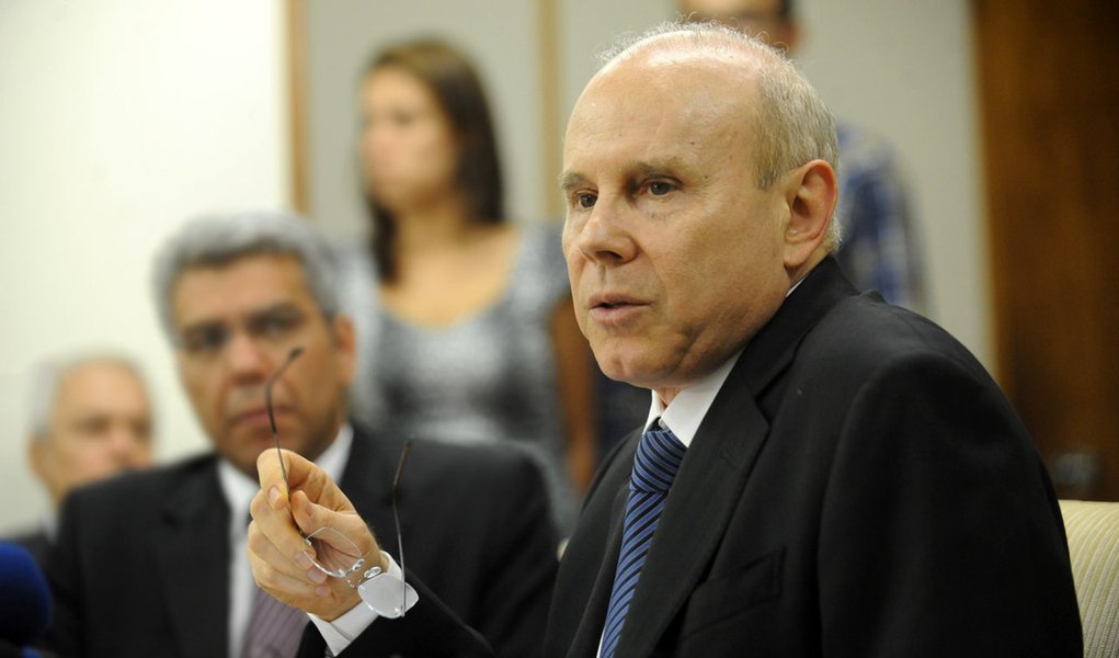 Criticado na mídia, Mantega tem apoio dos empresários Criticado na mídia, Mantega tem apoio dos empresários