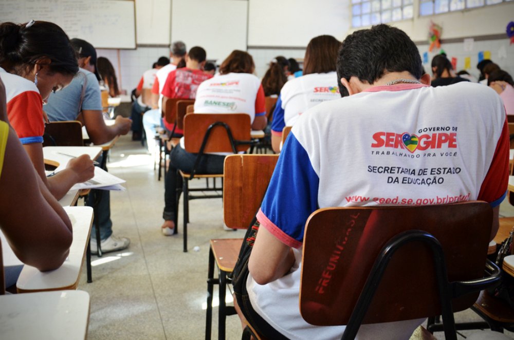 Sergipanos estudam mais; reprovação, analfabetismo e abandono caem Sergipanos estudam mais; reprovação, analfabetismo e abandono caem