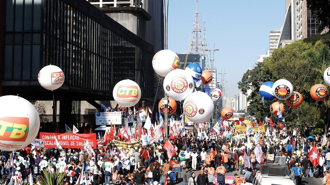 Folha e Globo dão sindicalismo por vencido Folha e Globo dão sindicalismo por vencido