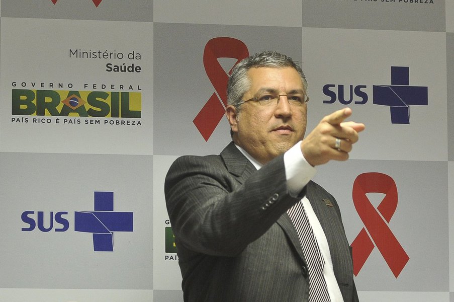 AGU questiona quebra de sigilo de Padilha AGU questiona quebra de sigilo de Padilha