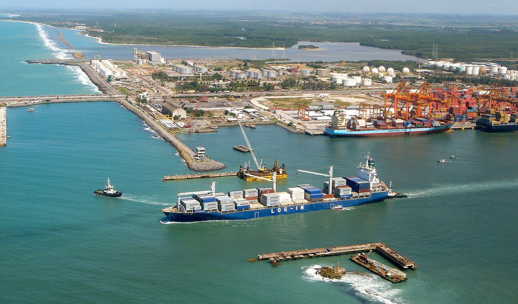 Petrobras estuda produzir gasolina em Suape Petrobras estuda produzir gasolina em Suape