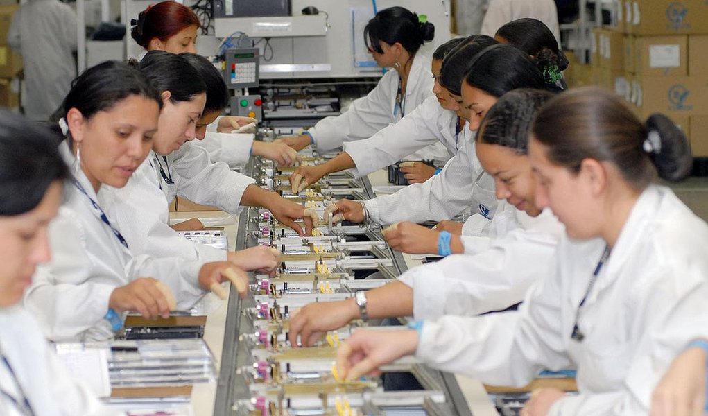 Atividade econômica cai 1,4% em maio Atividade econômica cai 1,4% em maio